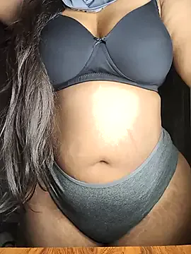 Hot_Mayra25 – webcam model profile photo Image 3