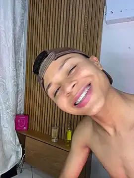 seraphine23 – webcam model profile photo Image 10