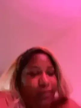 roouse – webcam model profile photo Image 12