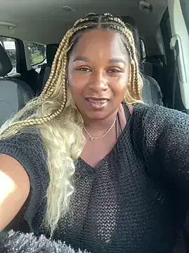 roouse – webcam model profile photo Image 5