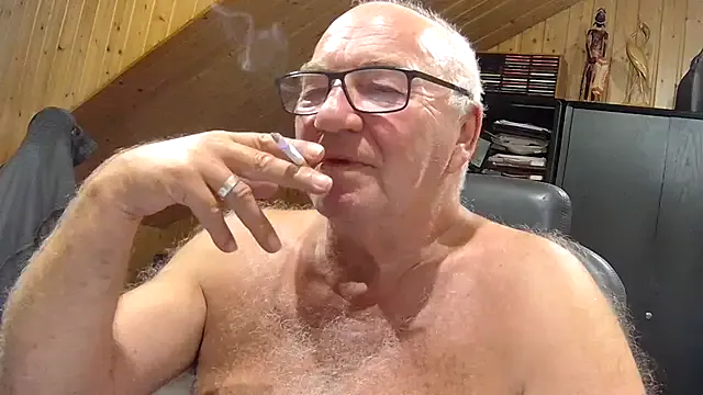 hina_porn – webcam model profile photo Image 13