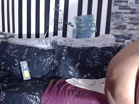 oxo_yuna_oxo – webcam model profile photo Image 18