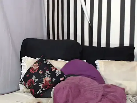 oxo_yuna_oxo – webcam model profile photo Image 2