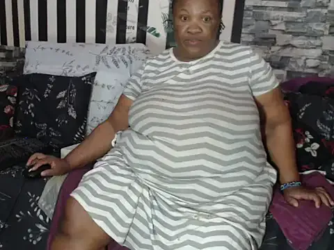 oxo_yuna_oxo – webcam model profile photo Image 8