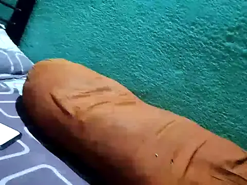 Awesomelusty – webcam model profile photo Image 10