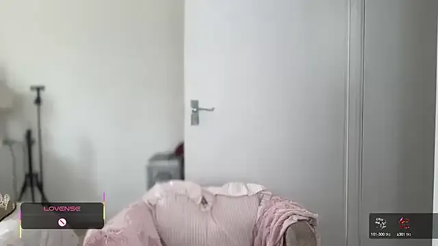 oxo_yuna_oxo – webcam model profile photo Image 4