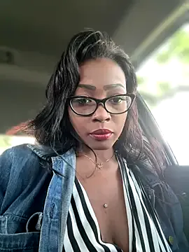 oxo_yuna_oxo – webcam model profile photo Image 12