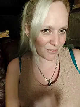 Yui-Ch – webcam model profile photo Image 18