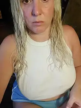 Yui-Ch – webcam model profile photo Image 4