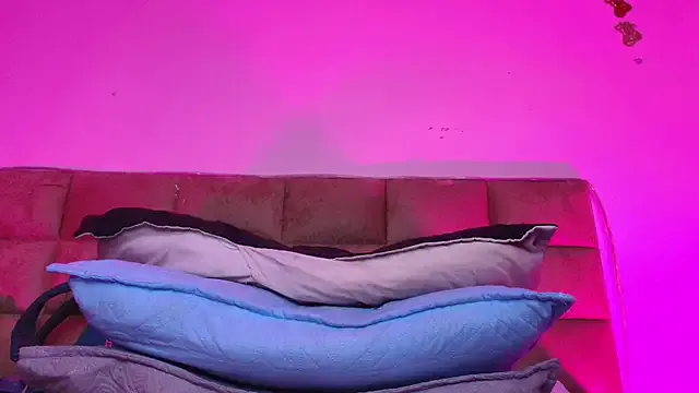 oxo_yuna_oxo – webcam model profile photo Image 5