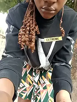 roouse – webcam model profile photo Image 10