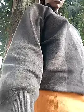 roouse – webcam model profile photo Image 12