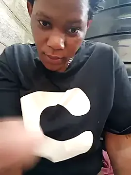 roouse – webcam model profile photo Image 3