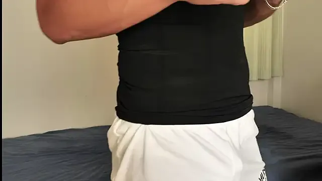 hintly – webcam model profile photo Image 15