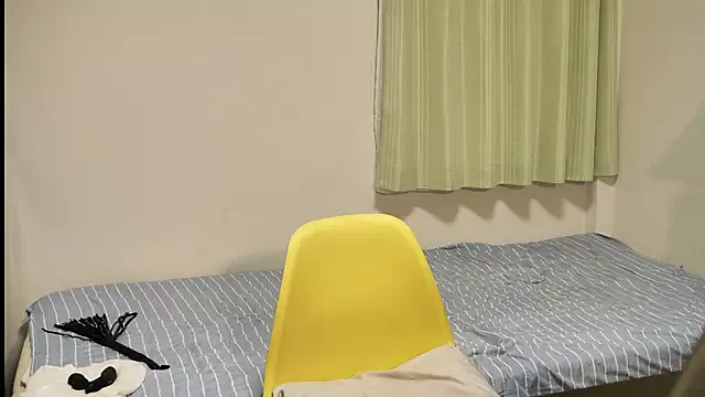 hintly – webcam model profile photo Image 18