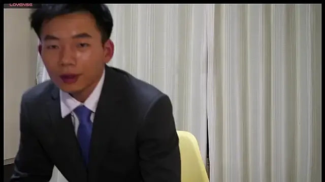 hintly – webcam model profile photo Image 3