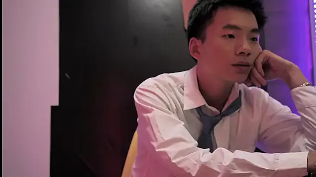 hintly – webcam model profile photo Image 9