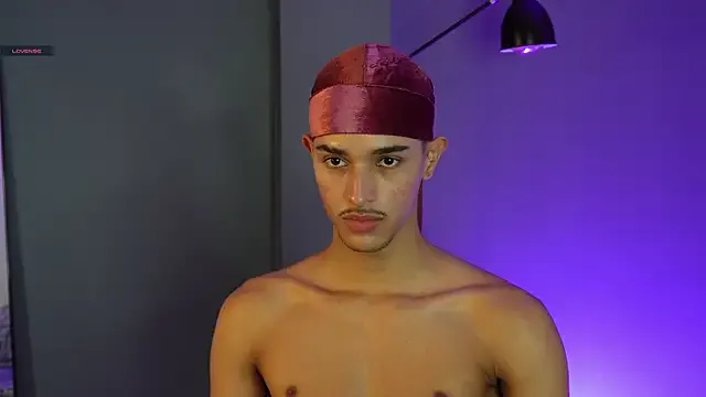 Benson18y – webcam model profile photo Image 3