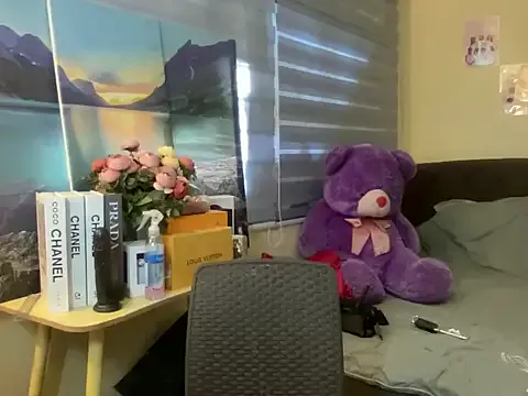 roouse – webcam model profile photo Image 18