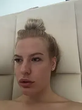 oxo_yuna_oxo – webcam model profile photo Image 2