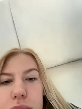 oxo_yuna_oxo – webcam model profile photo Image 6