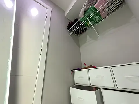 roouse – webcam model profile photo Image 3