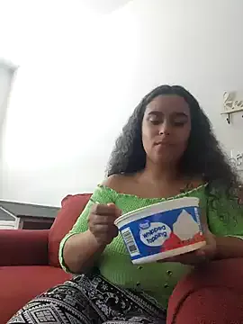 roouse – webcam model profile photo Image 10