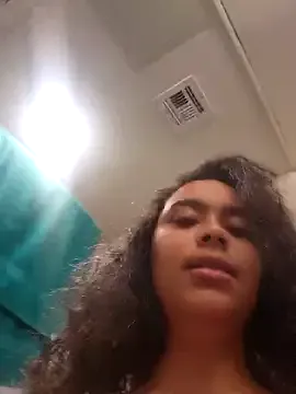 roouse – webcam model profile photo Image 4