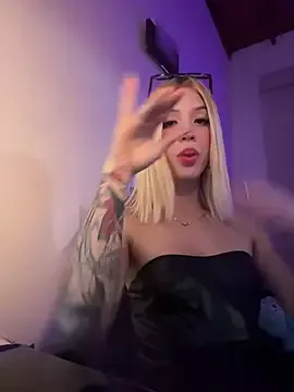 Mia032 – webcam model profile photo Image 3