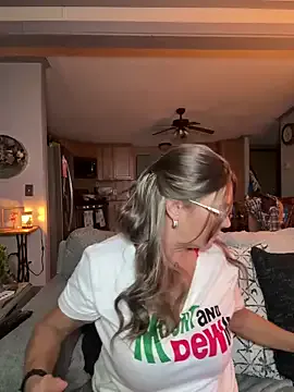 maataaan – webcam model profile photo Image 19