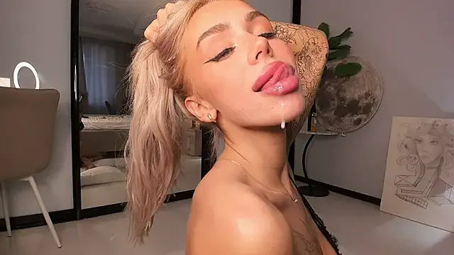 oxo_yuna_oxo – webcam model profile photo Image 7