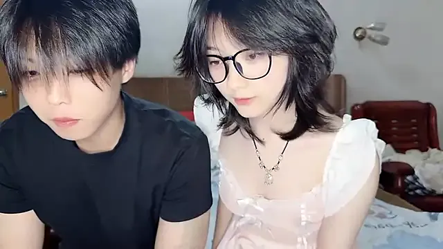 roouse – webcam model profile photo Image 13