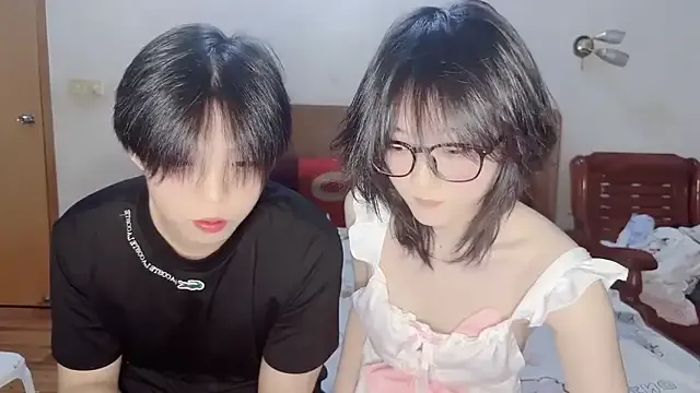 roouse – webcam model profile photo Image 16