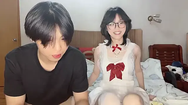 roouse – webcam model profile photo Image 6