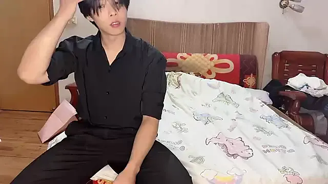 roouse – webcam model profile photo Image 9