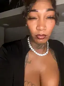 oxo_yuna_oxo – webcam model profile photo Image 2