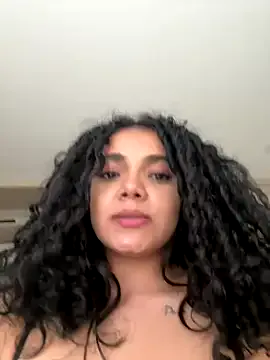 ZeyaaWhite – webcam model profile photo Image 4