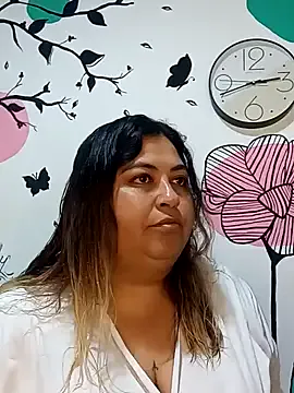 oxo_yuna_oxo – webcam model profile photo Image 2