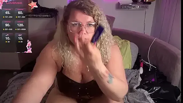 CurvyAnonymousGirl89 Image 3