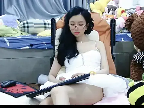 Awesomelusty – webcam model profile photo Image 16