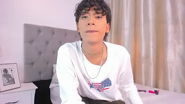 alextang2005 – webcam model profile photo Image 4