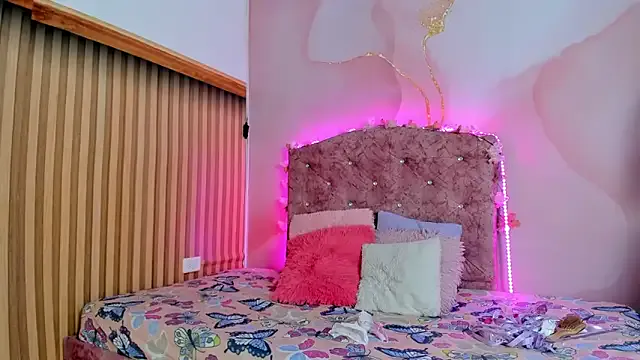 oxo_yuna_oxo – webcam model profile photo Image 8