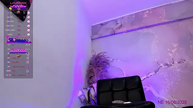 roouse – webcam model profile photo Image 8