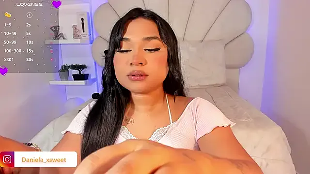 oxo_yuna_oxo – webcam model profile photo Image 17