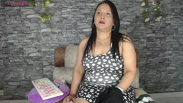 oxo_yuna_oxo – webcam model profile photo Image 3