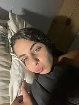 roouse – webcam model profile photo Image 2