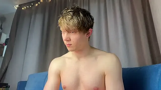 roouse – webcam model profile photo Image 3