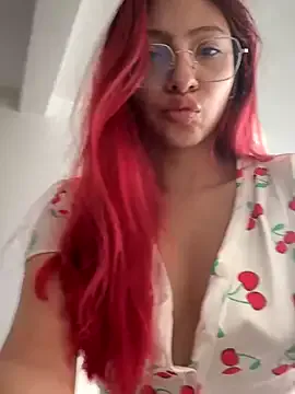 maataaan – webcam model profile photo Image 4