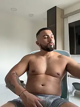 pizza_pa – webcam model profile photo Image 4