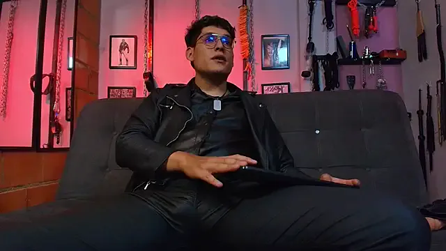 Awesomelusty – webcam model profile photo Image 2